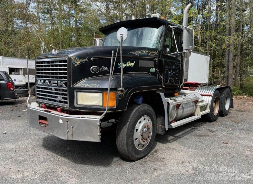 Mack CL733 Vilcēji