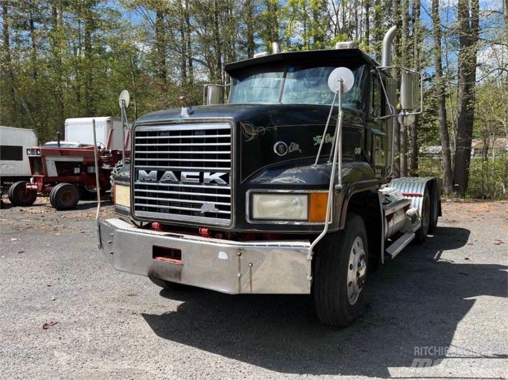 Mack CL733 Vilcēji