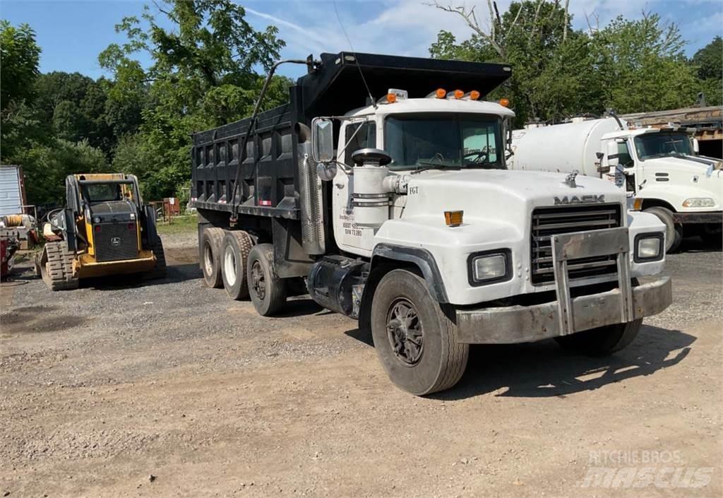 Mack E7 Pašizgāzējs