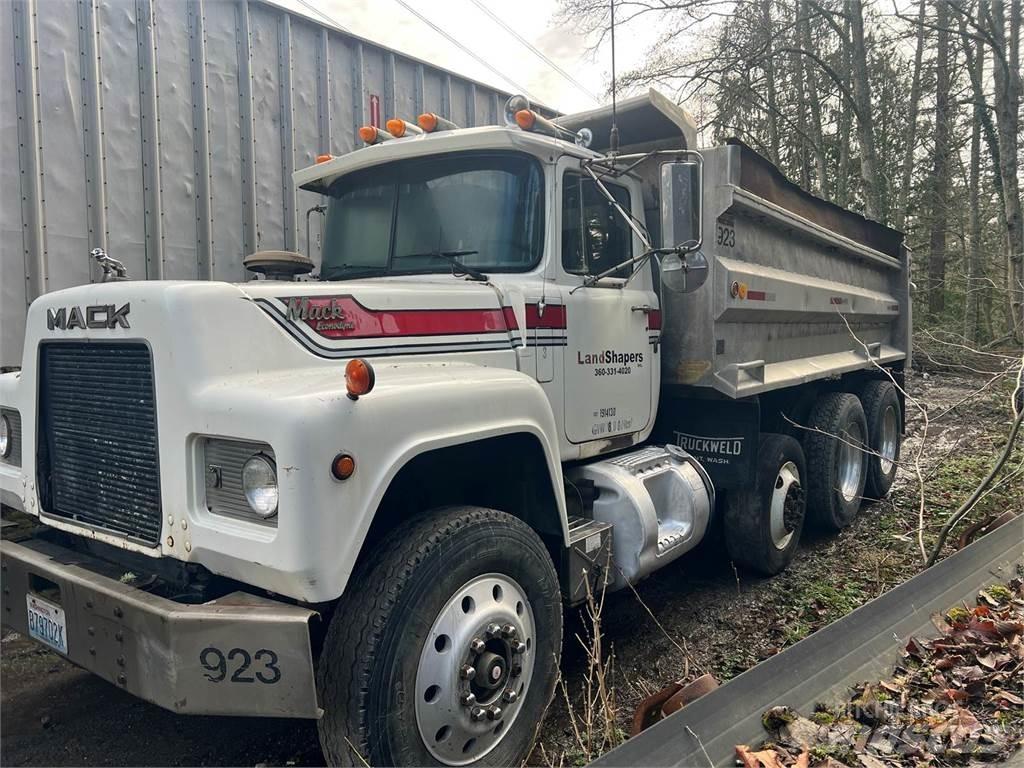 Mack RD600 Pašizgāzējs