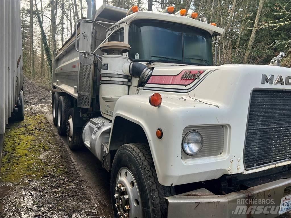 Mack RD600 Pašizgāzējs