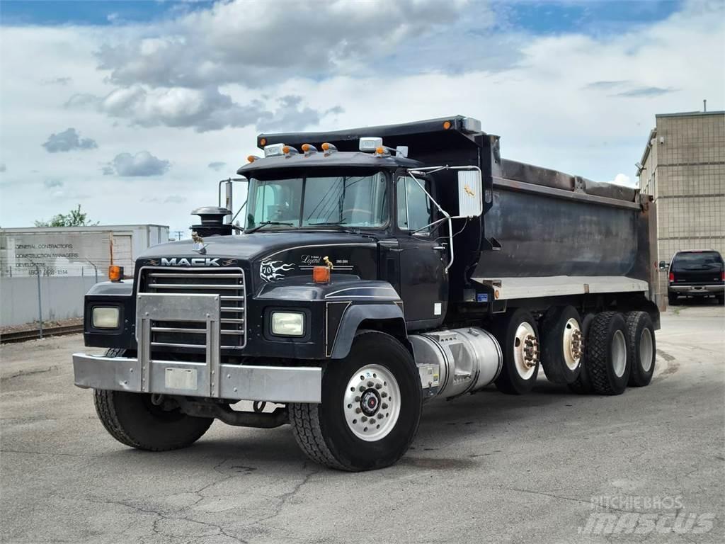 Mack RD690 Pašizgāzējs