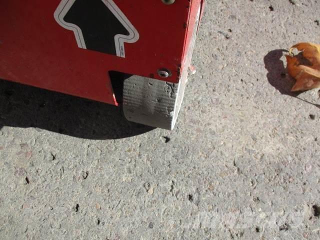 MEC 1330SE Šķerveida pacēlāji