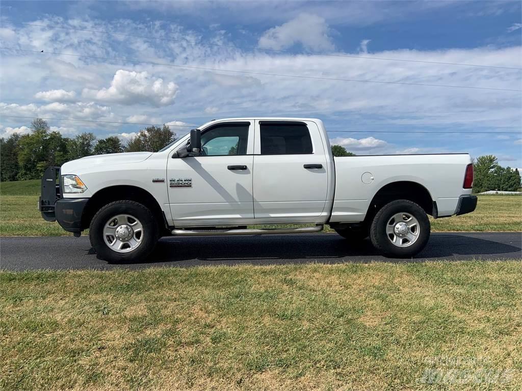 RAM 2500 Vieglais kravas automobilis/izkraušana no sāniem