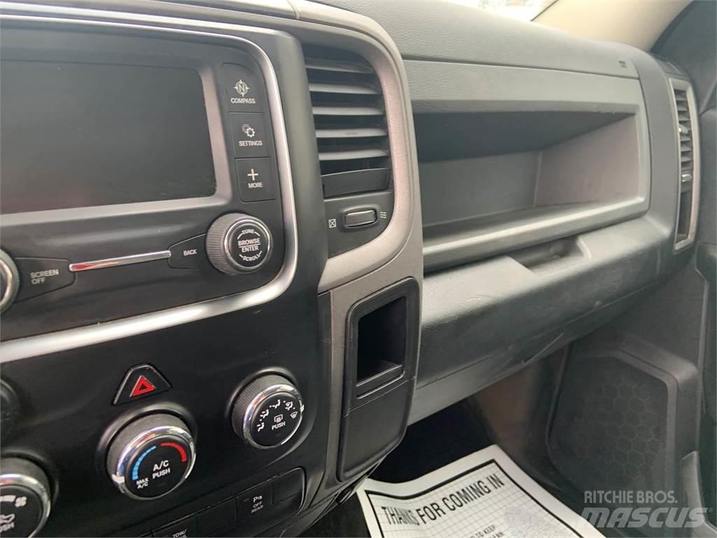 RAM 2500 Vieglais kravas automobilis/izkraušana no sāniem