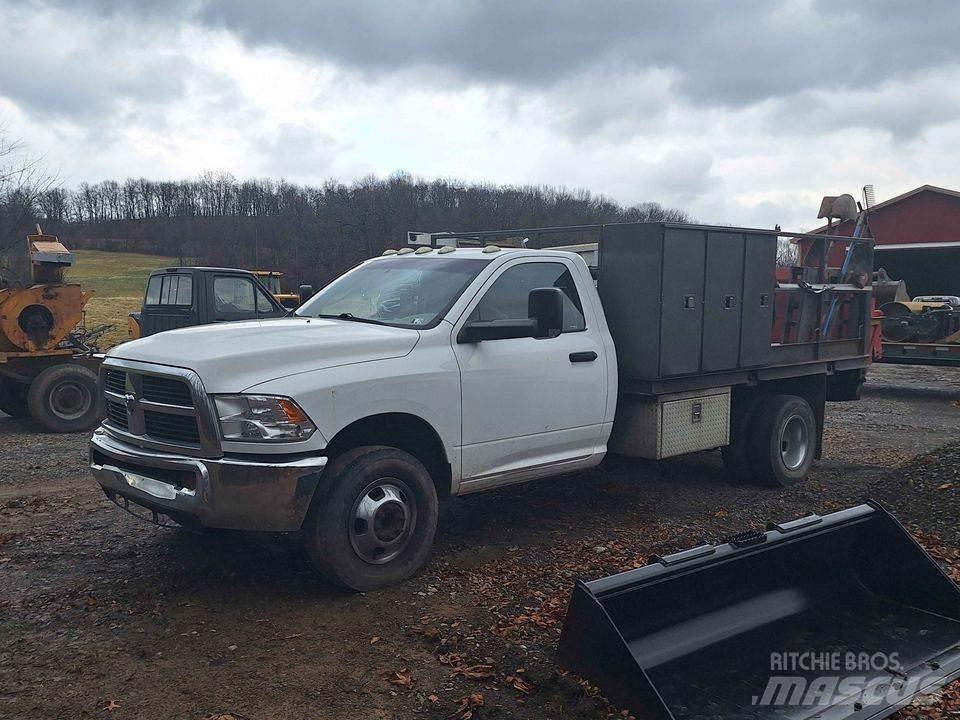 RAM 3500 Vieglais kravas automobilis/izkraušana no sāniem