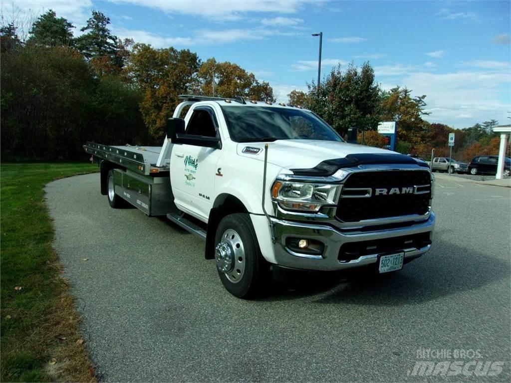 RAM 5500 Treileri ar āķi
