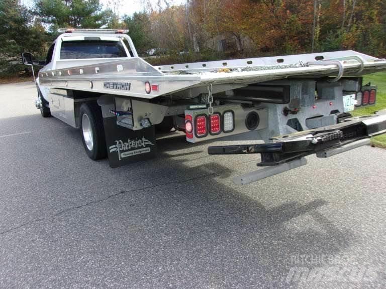 RAM 5500 Treileri ar āķi