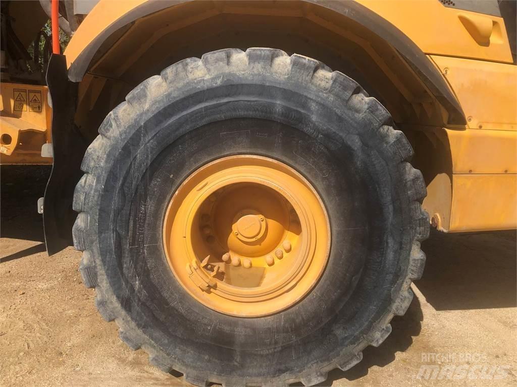 Volvo A40G Artikulētie pašizgāzēji