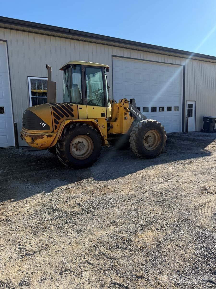 Volvo L45 Iekrāvēji uz riteņiem
