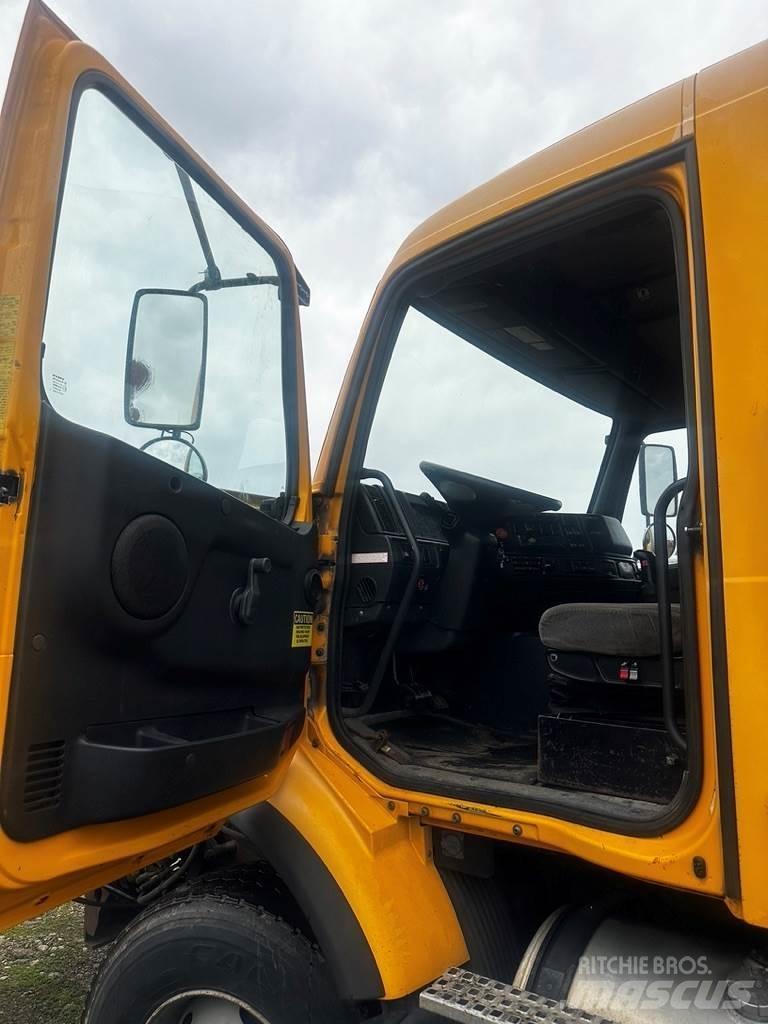 Volvo VHD Pašizgāzējs