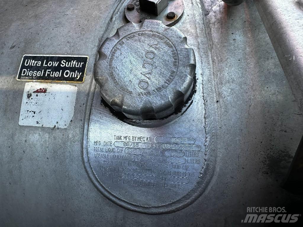 Volvo VNL Autocisterna