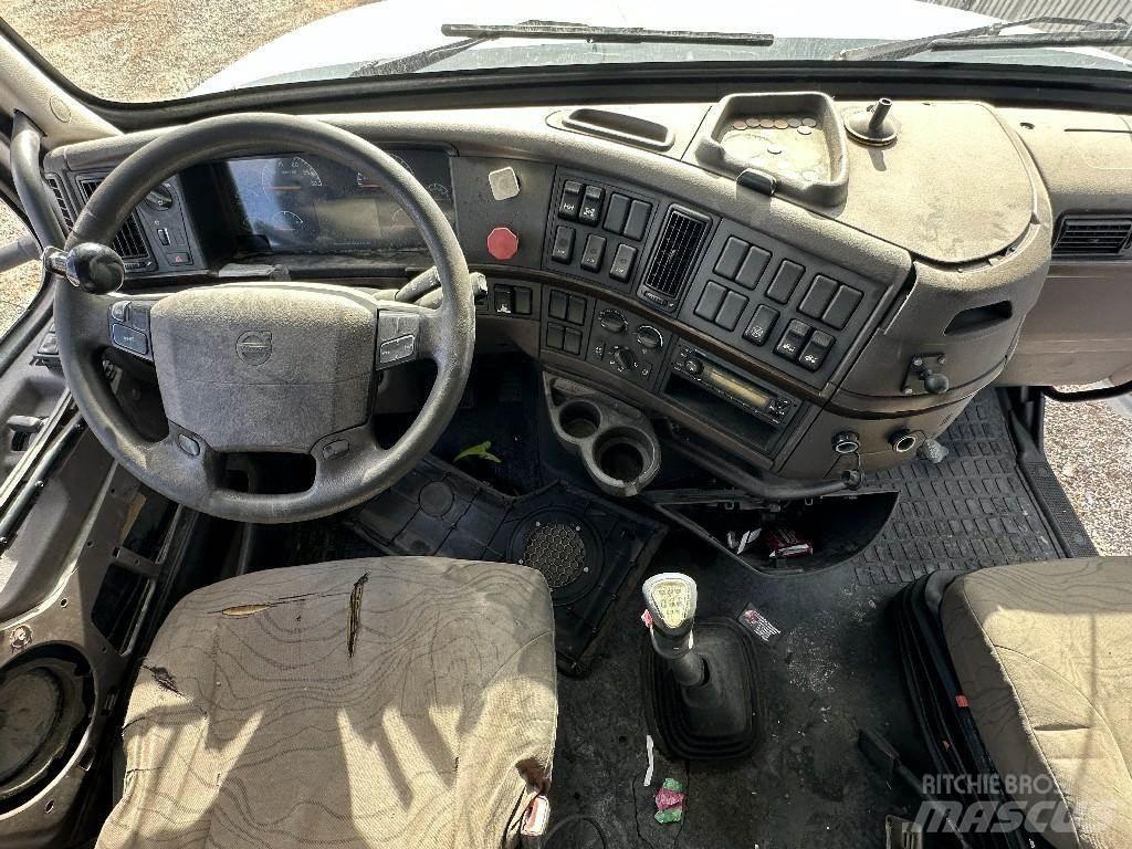 Volvo VNL Evakuators ar manipulatoru