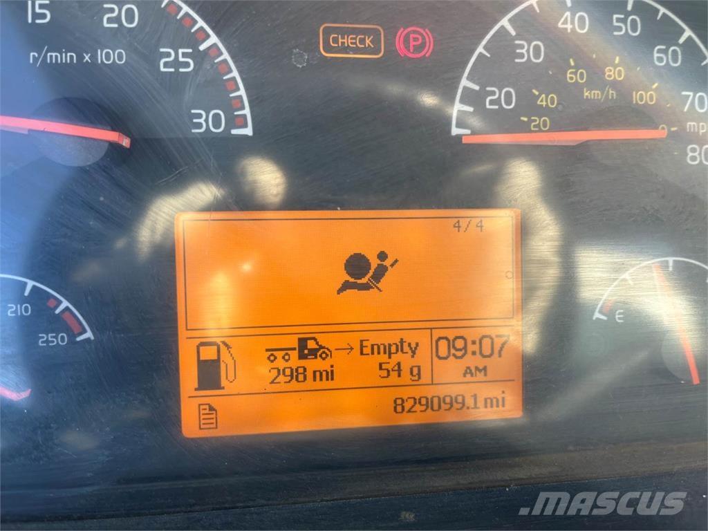 Volvo VNL Autocisterna