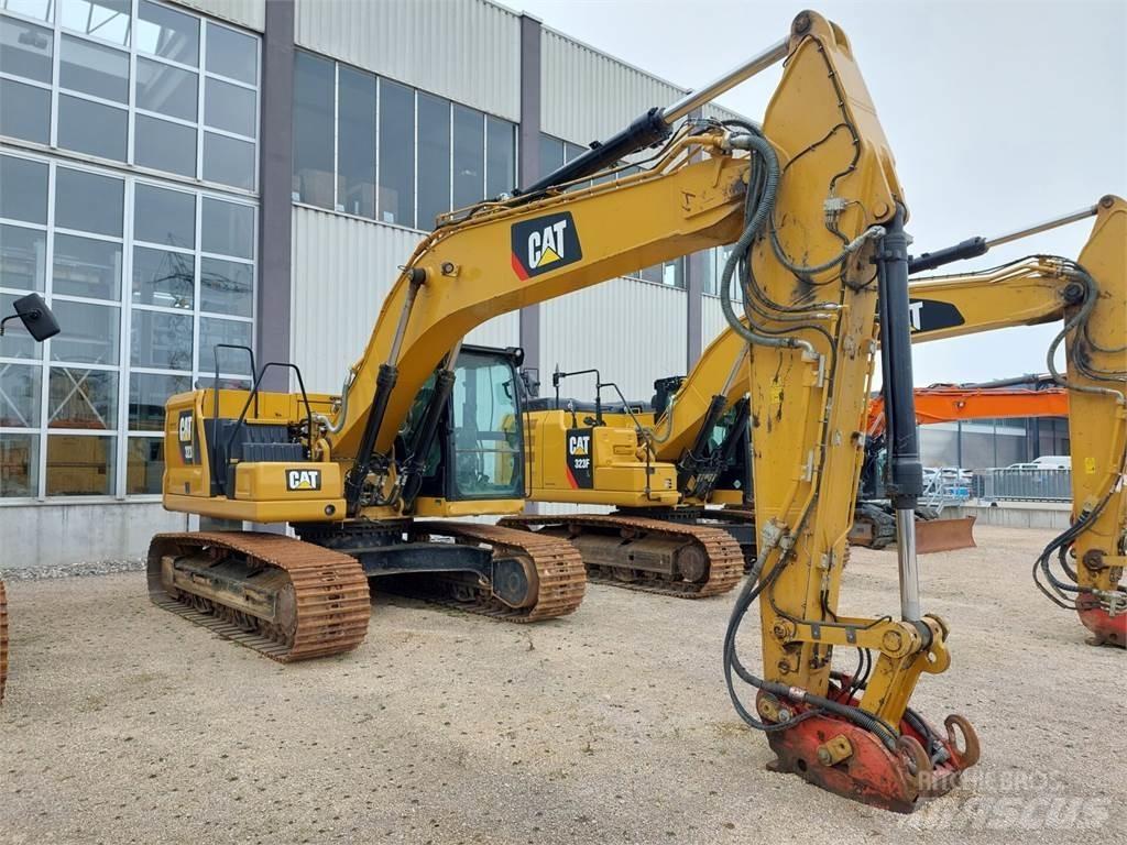 CAT 323 Kāpurķēžu ekskavatori