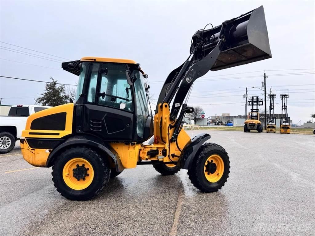 JCB 409 Iekrāvēji uz riteņiem