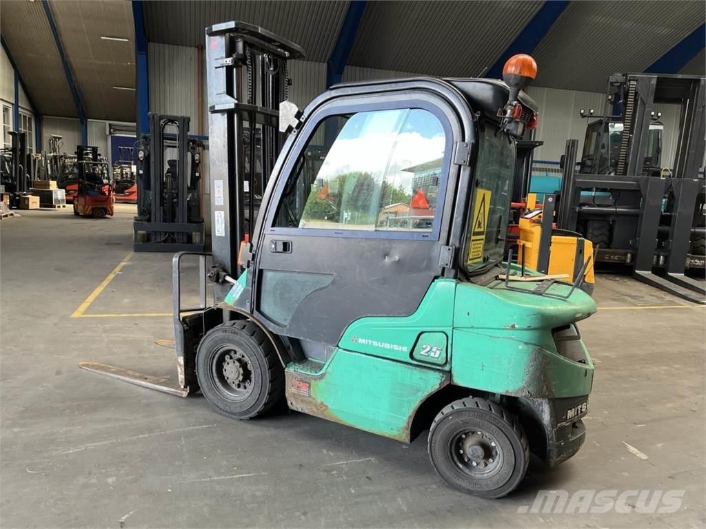 Mitsubishi FD25N Tehnika ar dīzeļa dzinēju