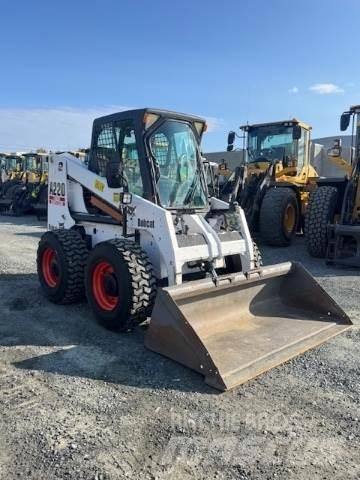 Bobcat A220 Lietoti riteņu kompaktiekrāvēji
