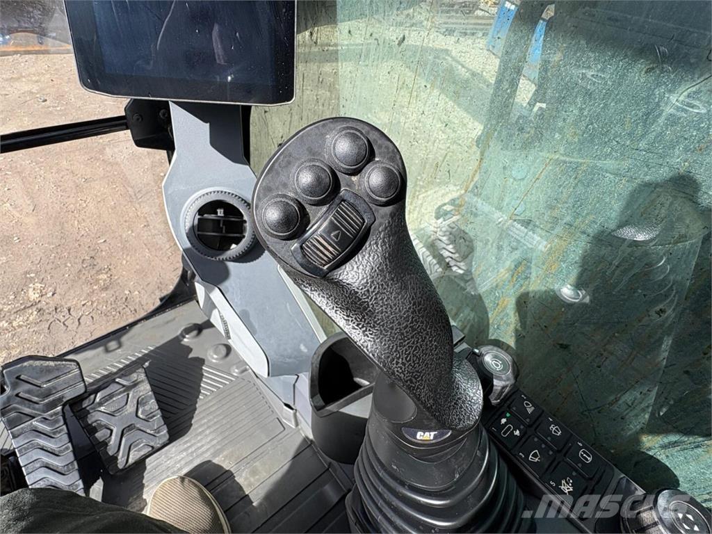 CAT 325 Kāpurķēžu ekskavatori