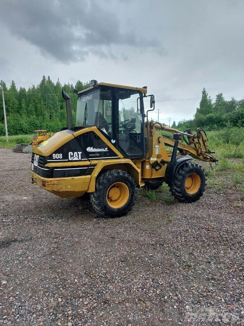 CAT 908 Iekrāvēji uz riteņiem