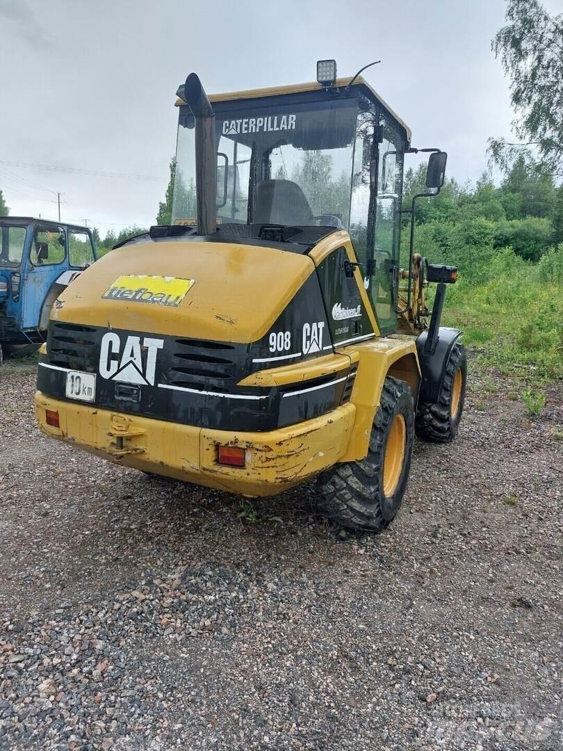 CAT 908 Iekrāvēji uz riteņiem