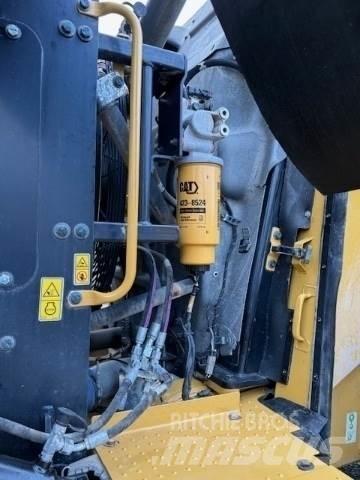 CAT 982M Iekrāvēji uz riteņiem