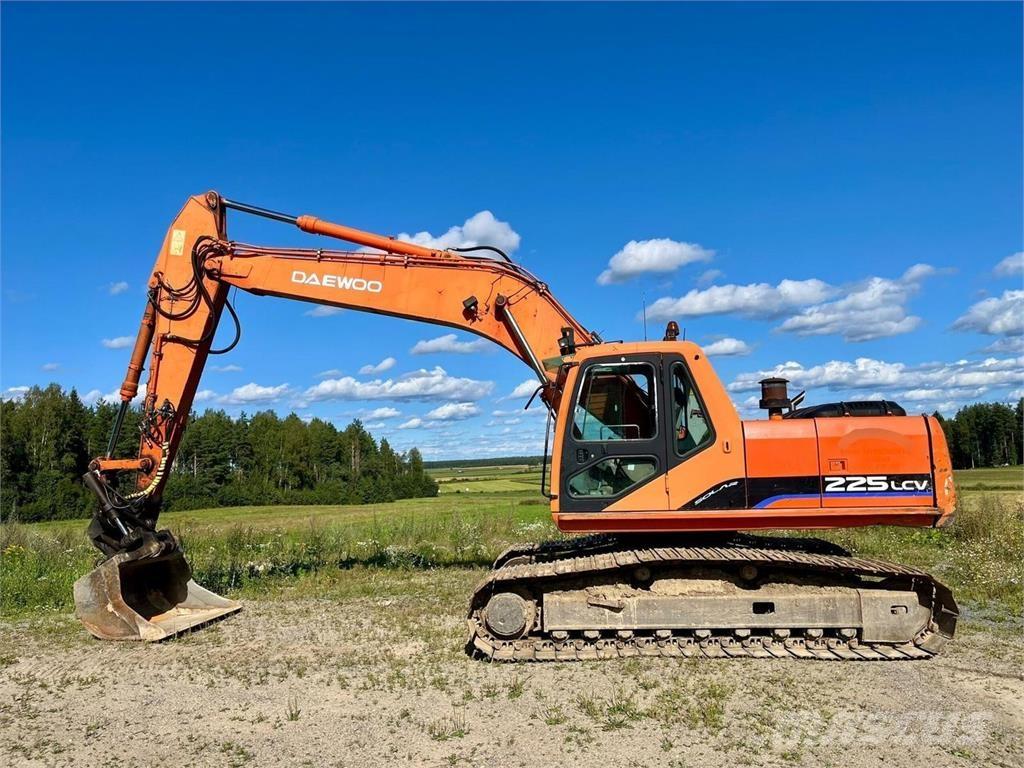 Daewoo 220LC-V Kāpurķēžu ekskavatori