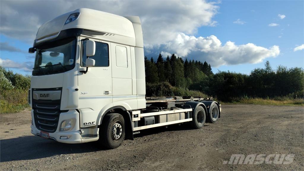 DAF XF 530 Treileri ar āķi