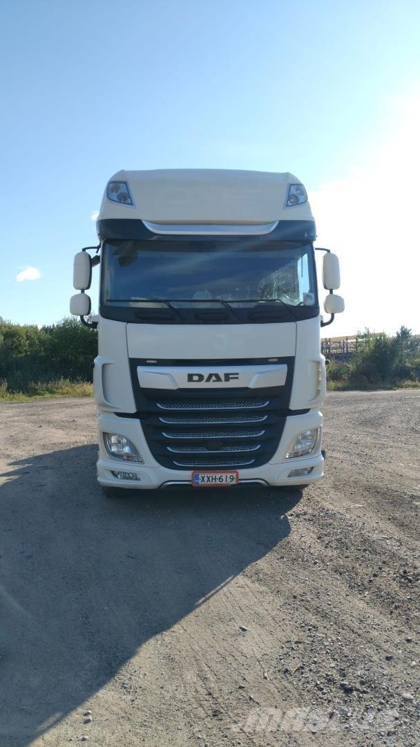 DAF XF 530 Treileri ar āķi