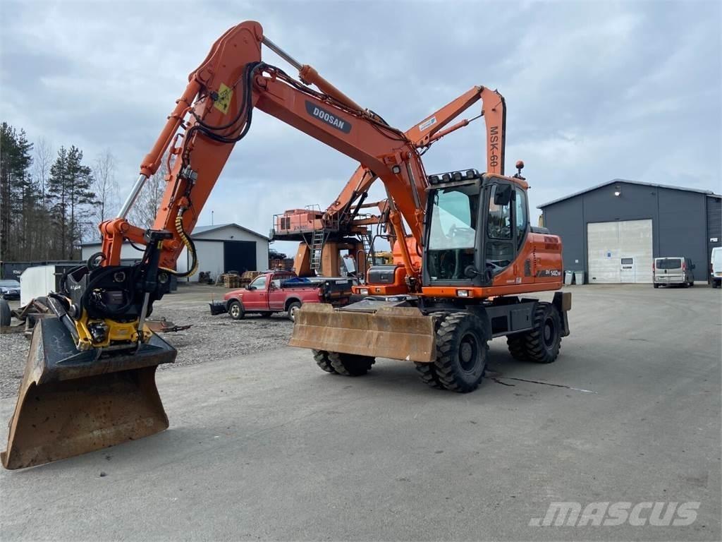Doosan DX 140W Ekskavatori uz riteņiem