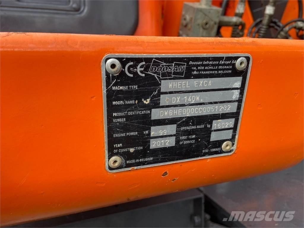 Doosan DX 140W Ekskavatori uz riteņiem