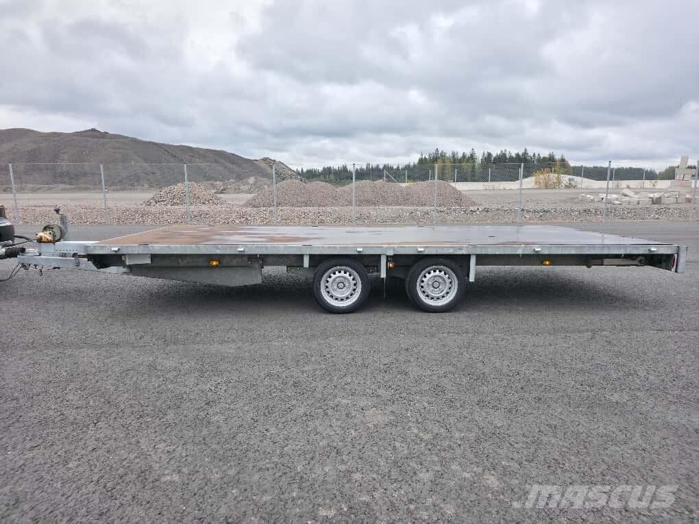 Eduard P4 3000kg Platformas/izkraušana no sāniem