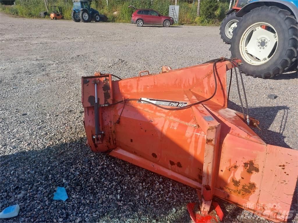 Esko 251 Cita ceļu uzturēšanas un sniega novākšanas tehnika