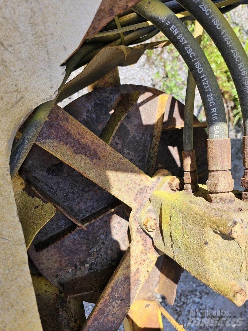  Hiekoitusvaunu Cita ceļu uzturēšanas un sniega novākšanas tehnika