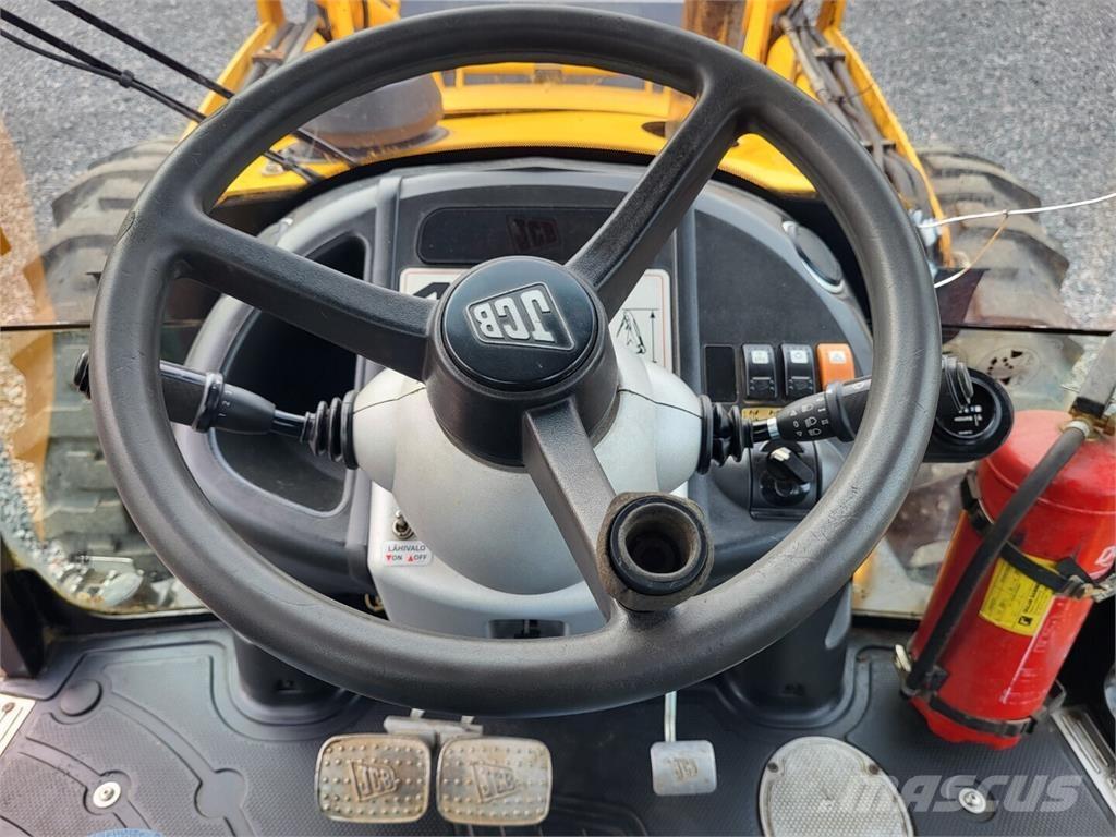 JCB 4CN Ekskavatori-iekrāvēji
