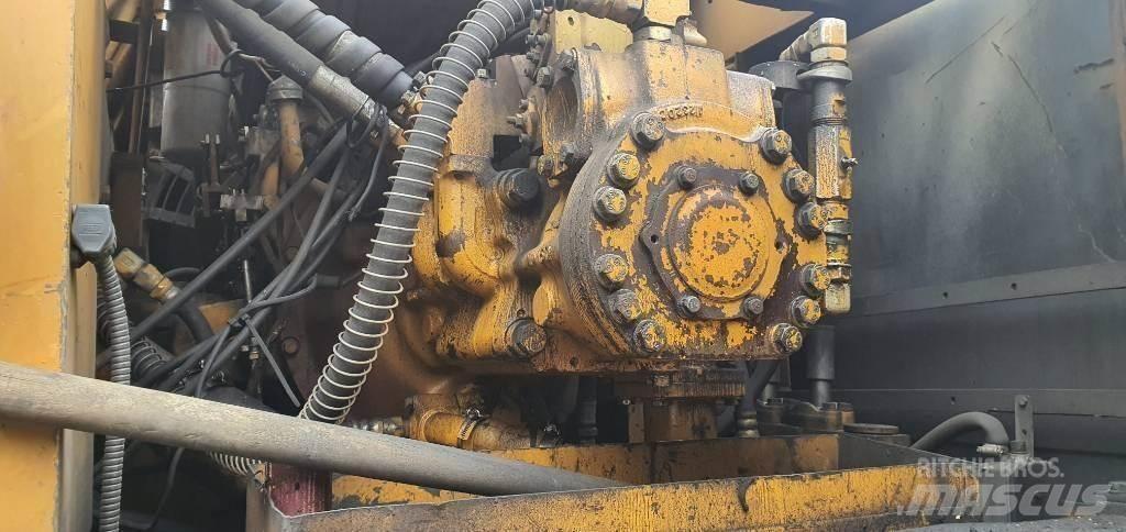Komatsu PC300-3 Kāpurķēžu ekskavatori
