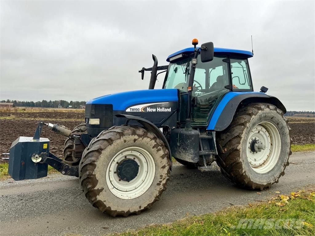 New Holland TM190 Traktori