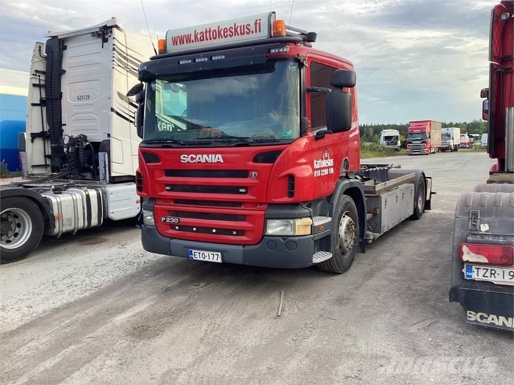 Scania P 320 Treileri ar āķi
