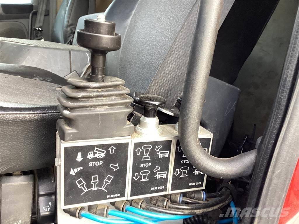 Scania P 320 Treileri ar āķi