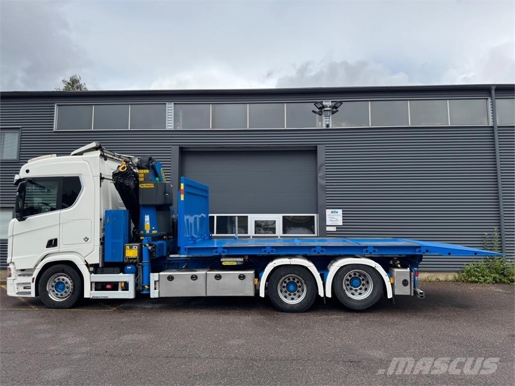 Scania R580 6X2 Smagās mašīnas ar celtni