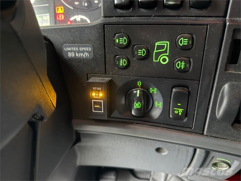 Scania R730 Treileri ar āķi