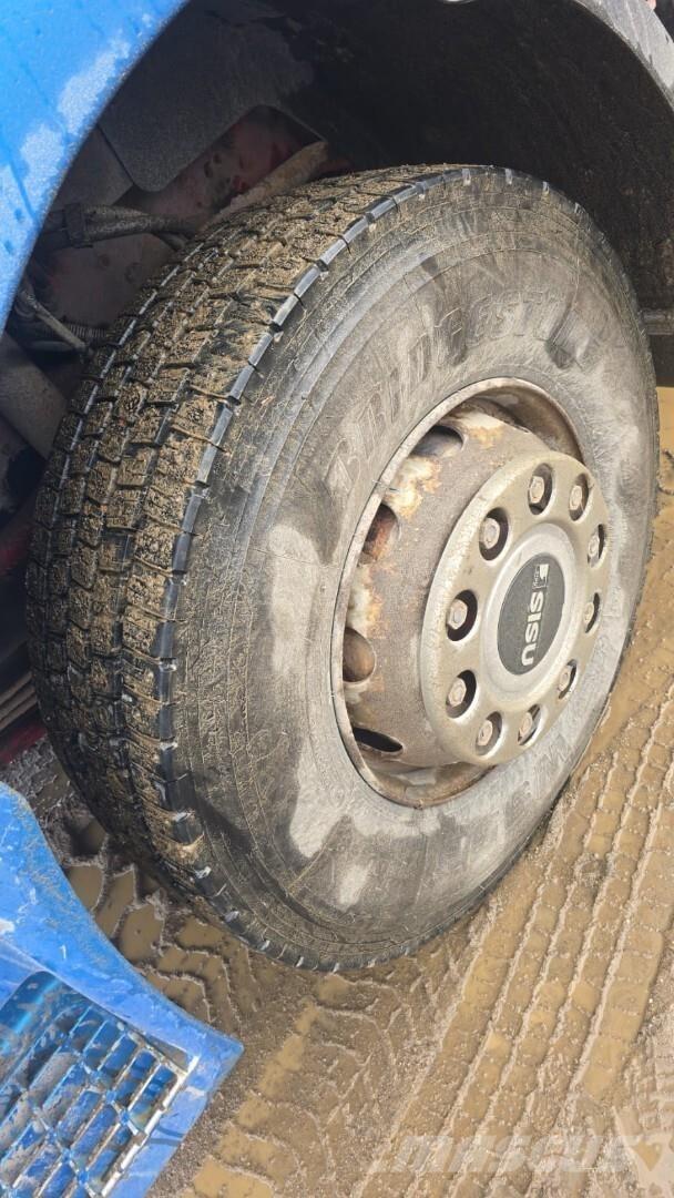 Sisu E12 Treileri meža tehnikas transportēšanai