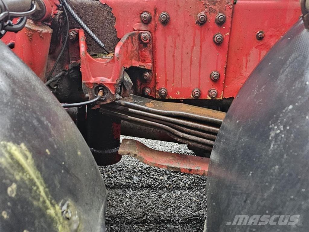 Sisu E12M 8X2 Treileri ar āķi