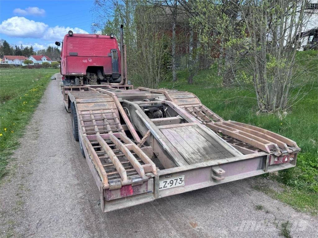 Sisu SM300 6X2 Treileri meža tehnikas transportēšanai