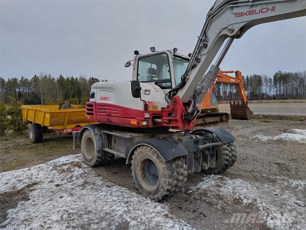 Takeuchi TB295W Ekskavatori uz riteņiem