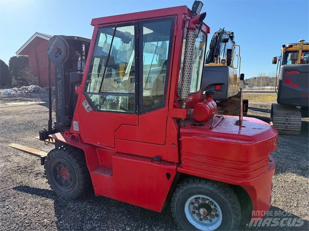 Toyota 02-5 FD35 Tehnika ar dīzeļa dzinēju
