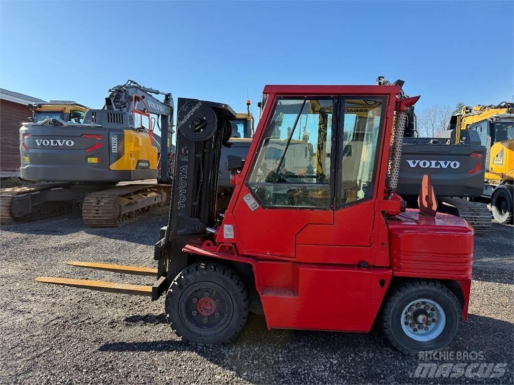 Toyota 02-5 FD35 Tehnika ar dīzeļa dzinēju