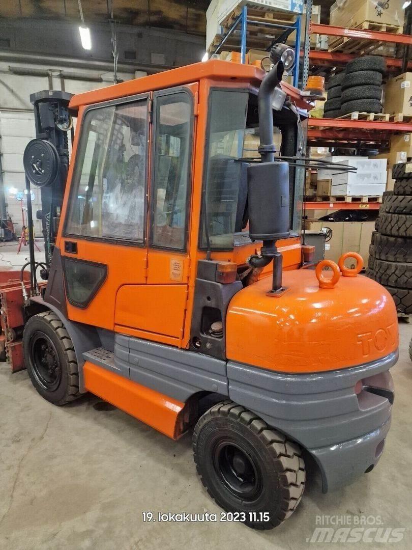Toyota 02-6FDF30 Tehnika ar dīzeļa dzinēju