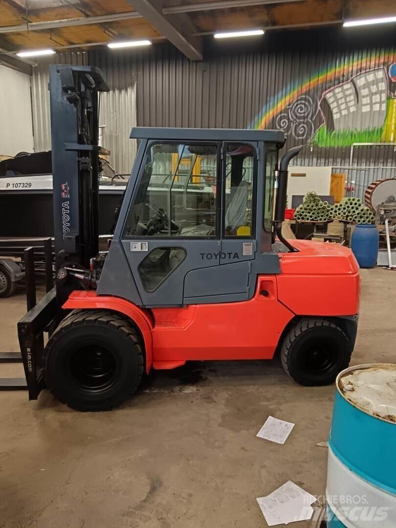 Toyota 02-7FD45 Tehnika ar dīzeļa dzinēju