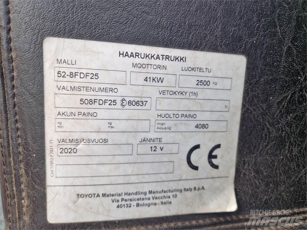 Toyota 52-8FDF25 Tehnika ar dīzeļa dzinēju